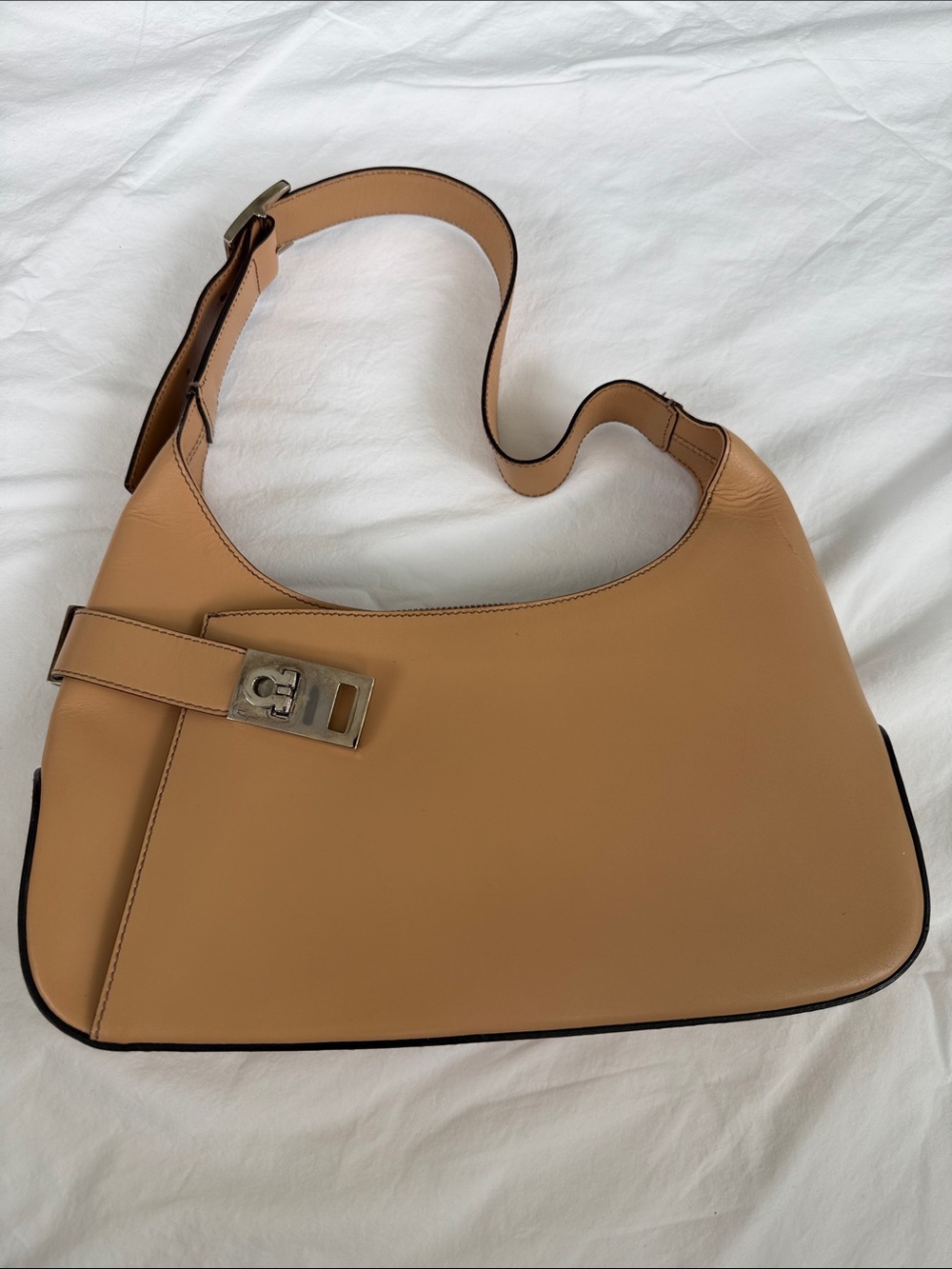 Classic Ferragamo Tan Leather Shoulder Bag - Picture 1 of 5